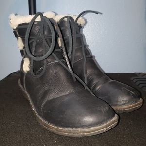 UGG Australia Women Size 9 Black Boots 1932 Caspia Leather Shearling Lined